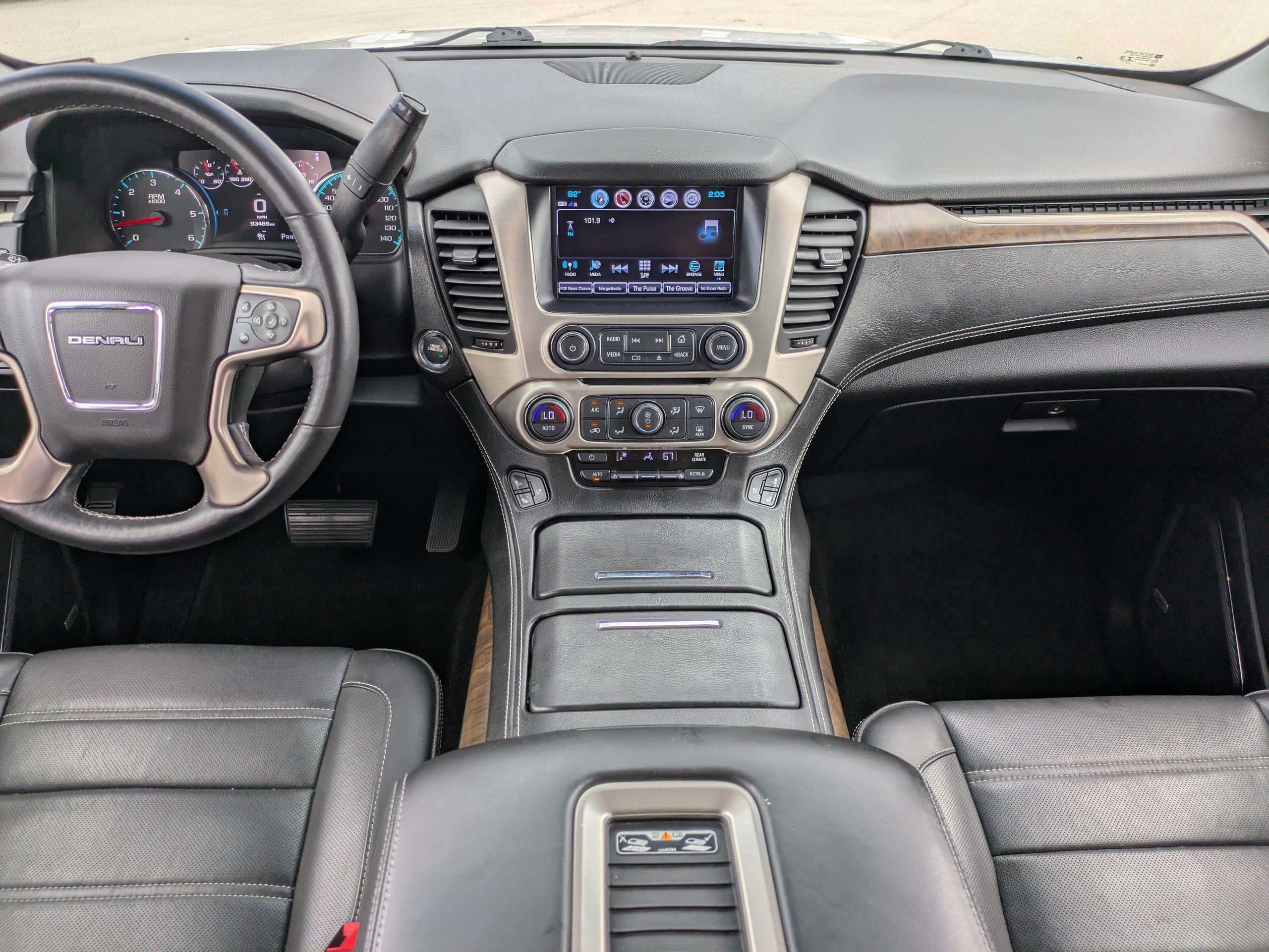 Used 2018 White Frost Tricoat GMC Denali image 17