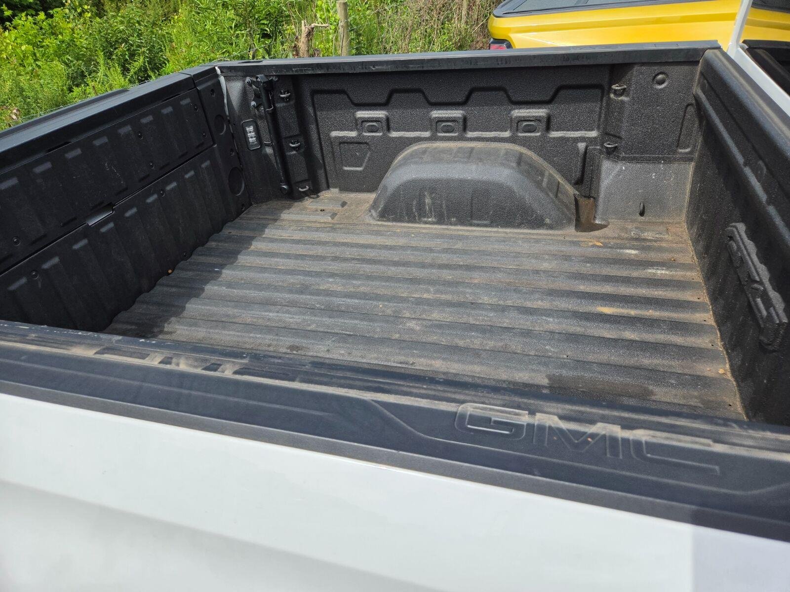Used 2021 SUMMIT WHITE GMC AT4 image 7