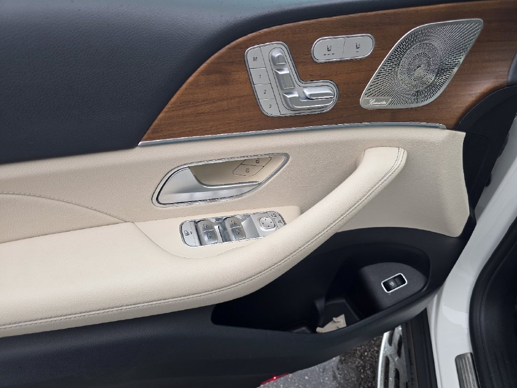 Certified Used 2023  Mercedes-Benz GLE 350 image 32