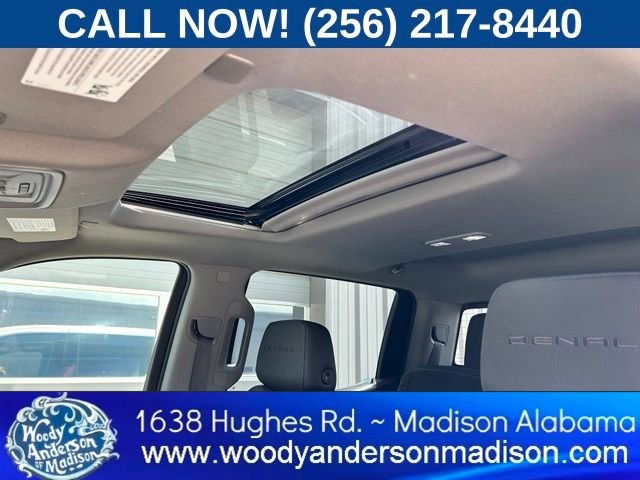 Used 2022 White Frost Tri-Coat GMC Denali image 16