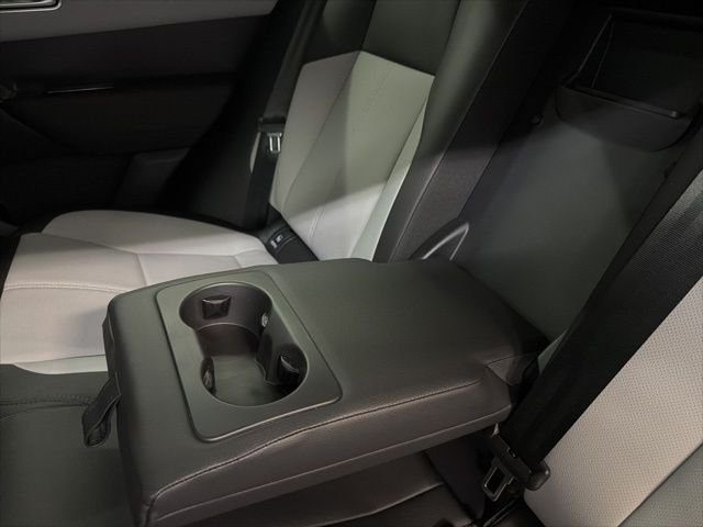 New 2026 Arroios Grey Land Rover Dynamic SE image 16