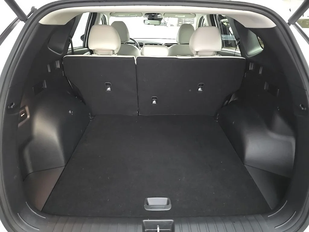 Used 2023 White Pearl Hyundai SEL image 14