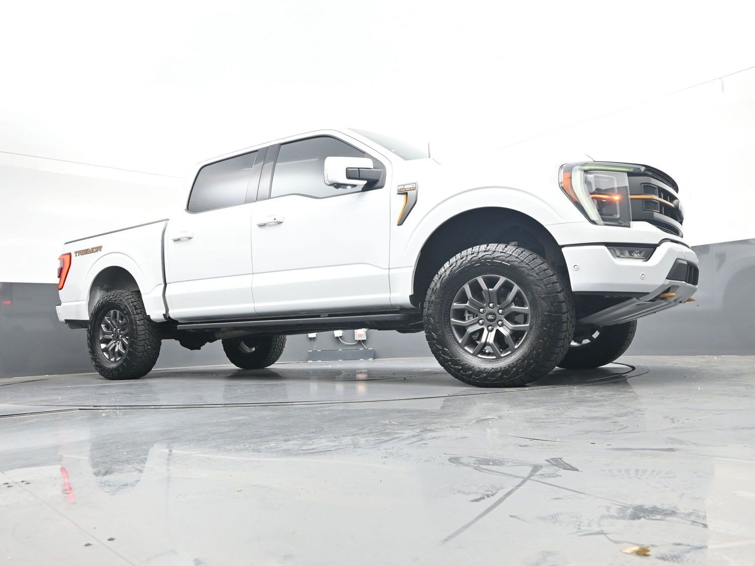 Used 2022 Oxford White Ford Tremor image 29