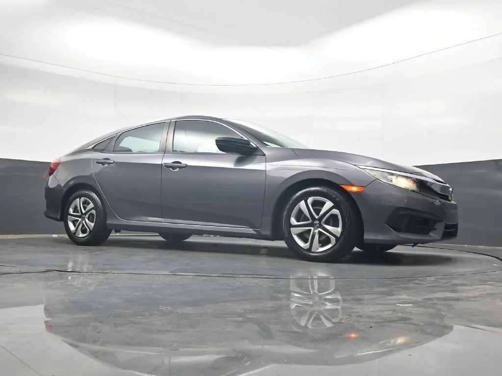 Certified Used 2018 Lunar Silver Metallic Honda LX image 28