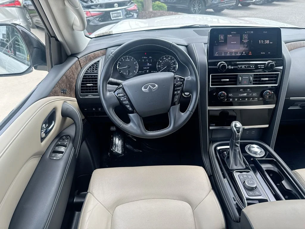 Used 2023 White INFINITI Premium Select image 11