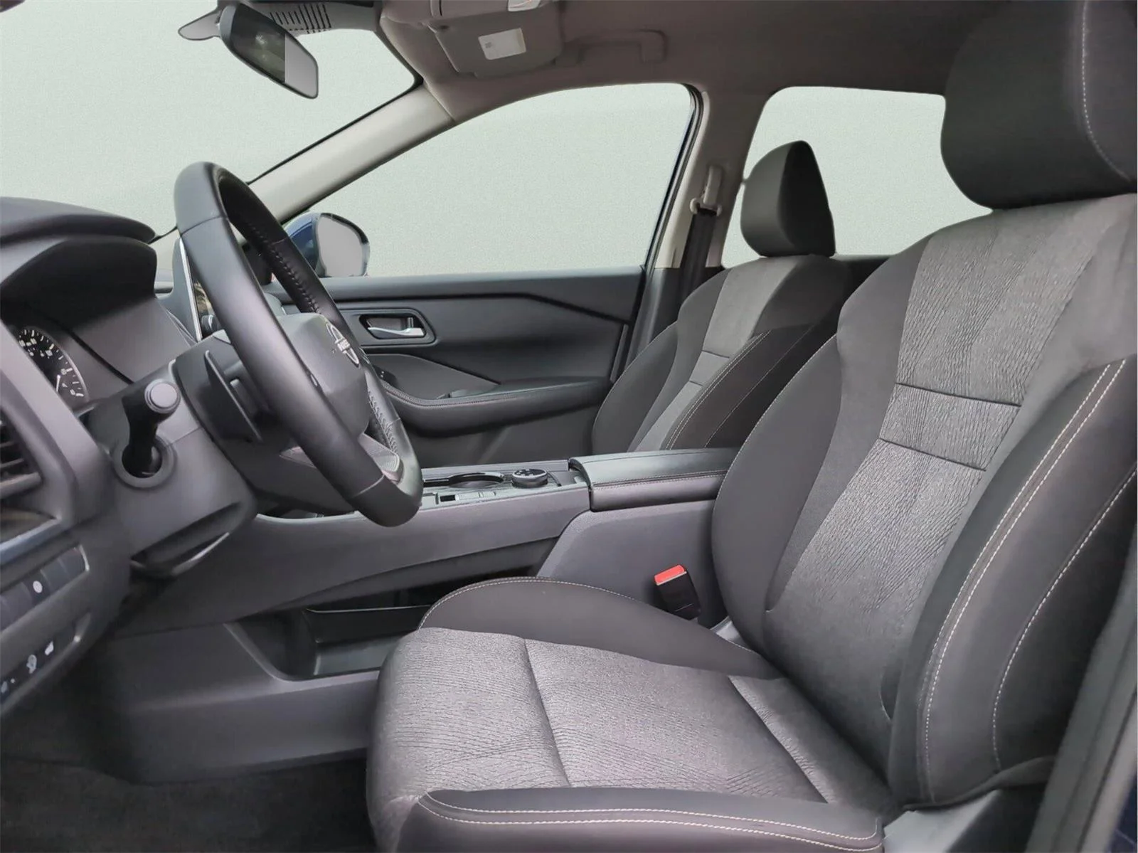Used 2025 Deep Ocean Blue Pearl Nissan SV image 13