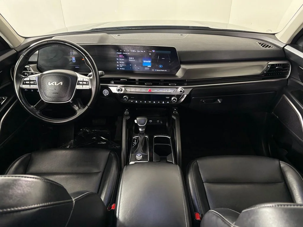 Used 2025 Silver Kia S image 34