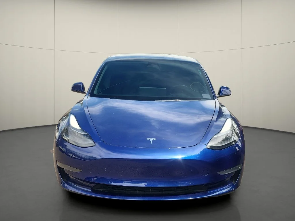 Used 2022  Tesla Base image 2