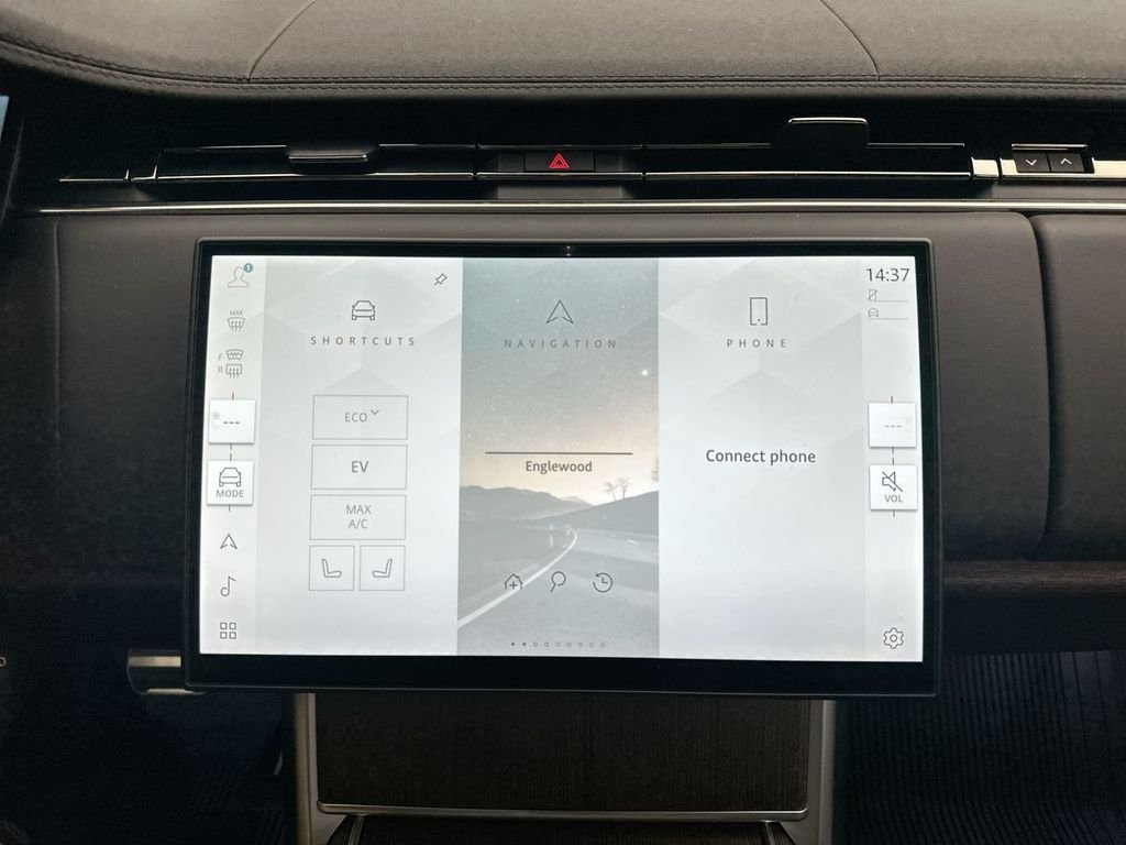 New 2026 Ostuni Pearl White LAND ROVER SE PHEV image 13