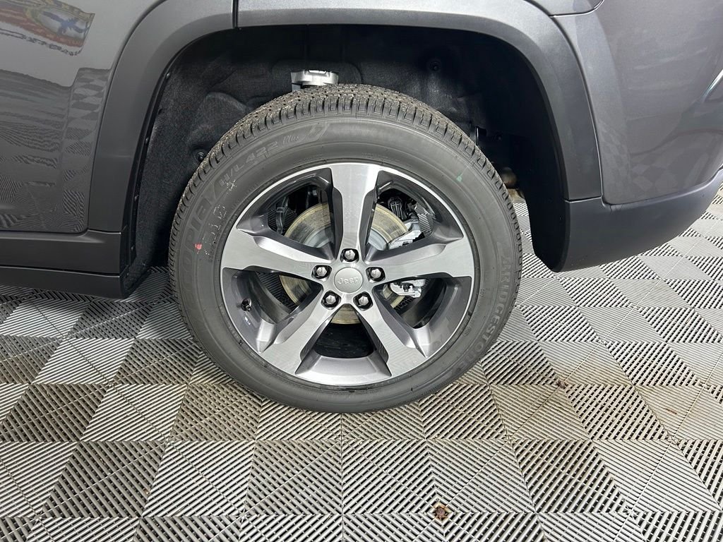 New 2026 Baltic Gray Metallic Clearcoat Jeep Limited image 20