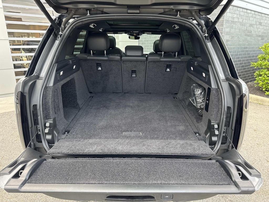 Certified Used 2024 Eiger Gray Metallic Land Rover SE image 6