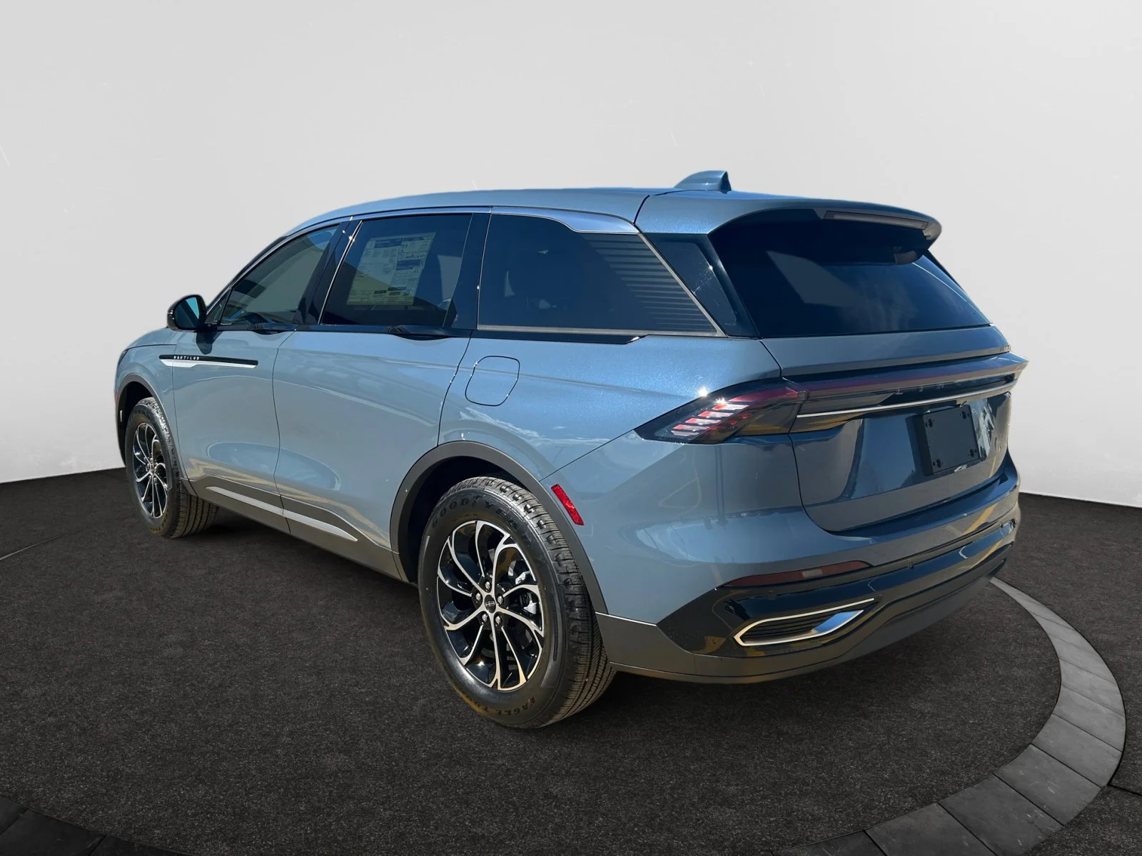 New 2026 Whisper Blue Metallic Clearcoat Lincoln Premiere image 3