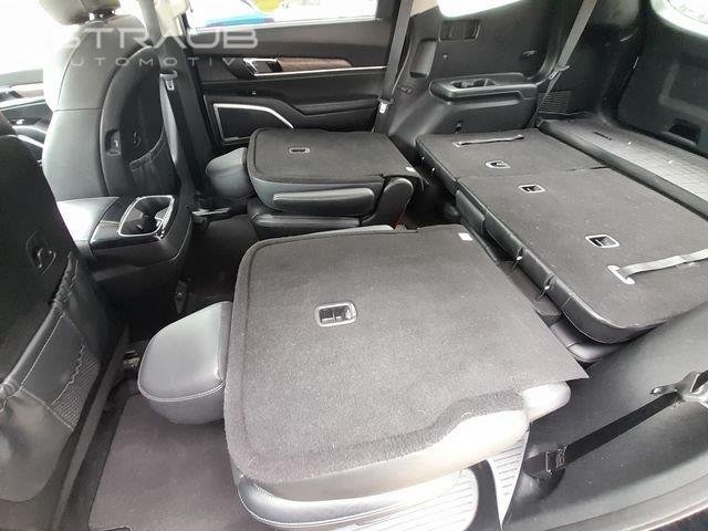 Used 2020 Ebony Black Kia EX image 52