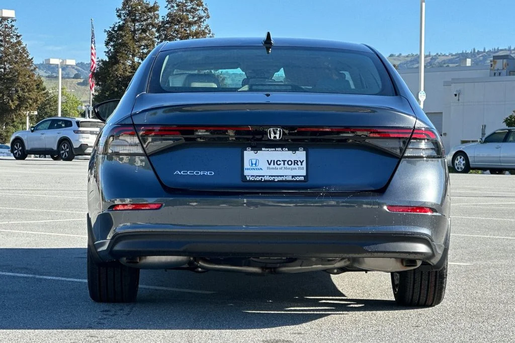New 2026 Meteorite Gray Metallic Honda SE image 5