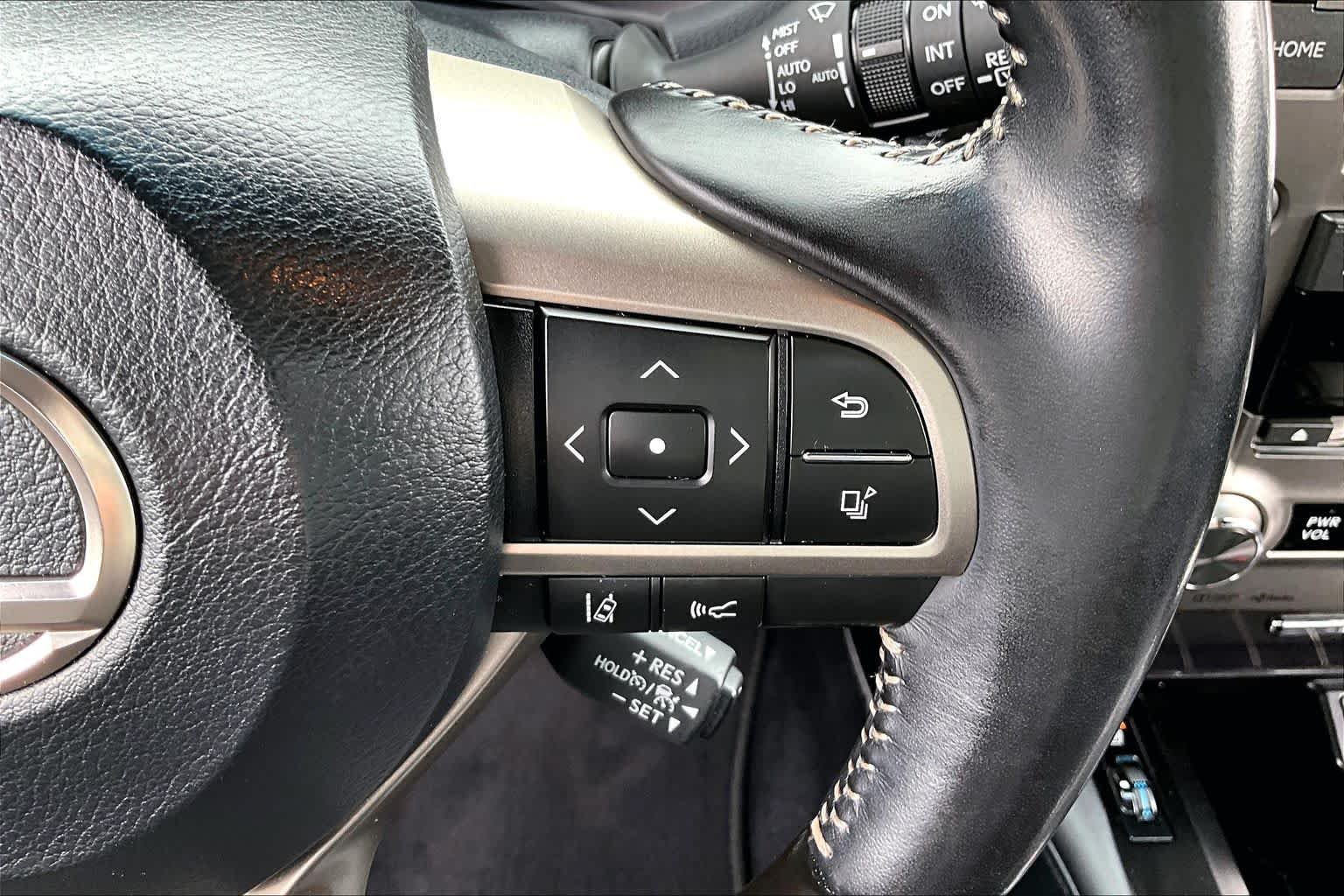 Used 2021 Starfire Pearl Lexus Luxury image 23
