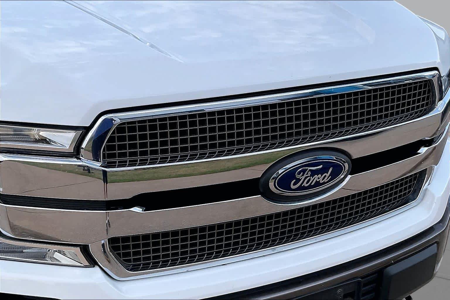 Used 2020 Oxford White/Stone Gray Ford King Ranch image 28