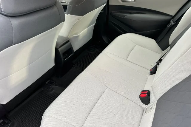 Used 2020 White Toyota LE image 14