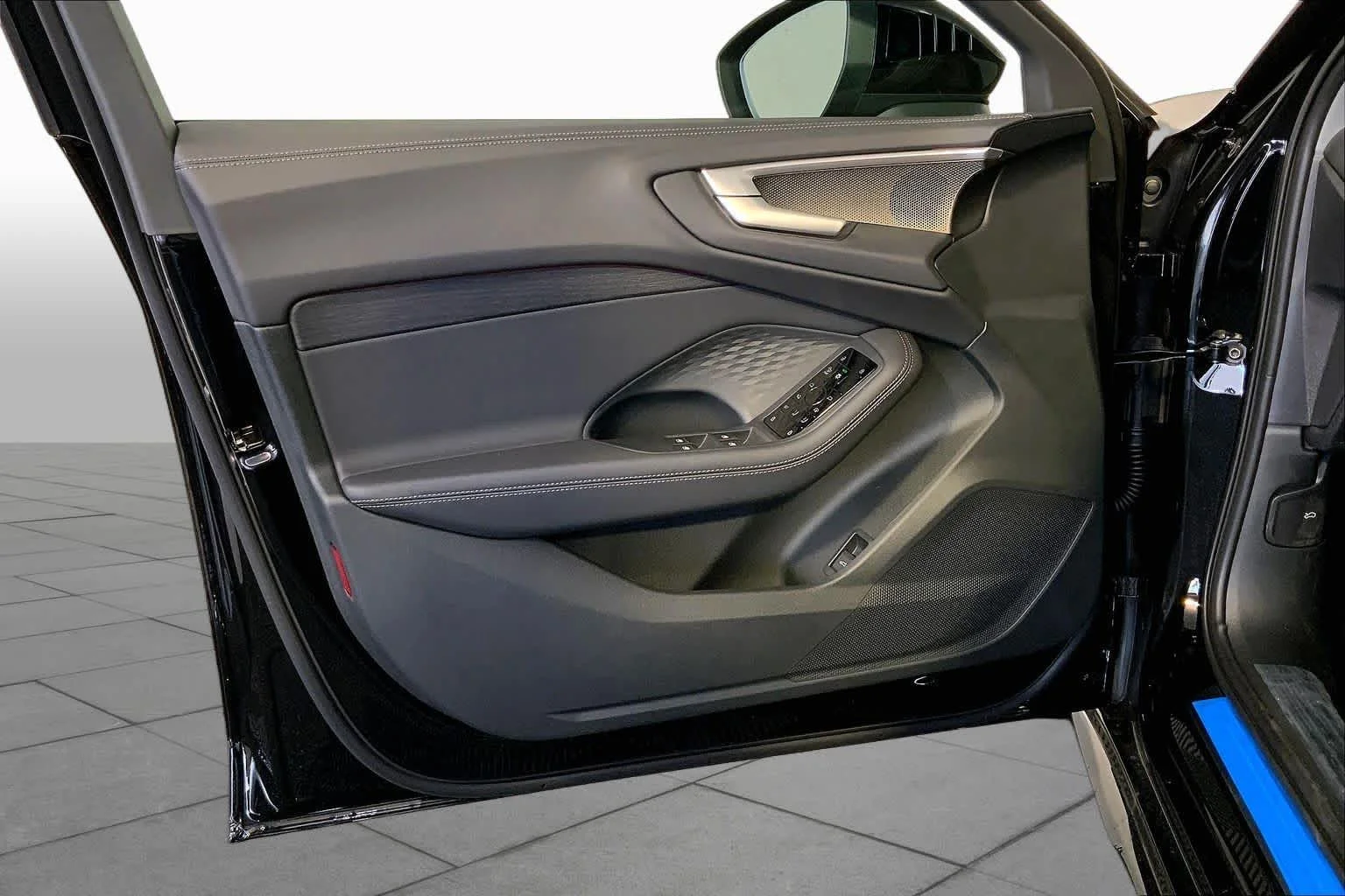 New 2026 Mythos Black me Audi Premium Plus image 10