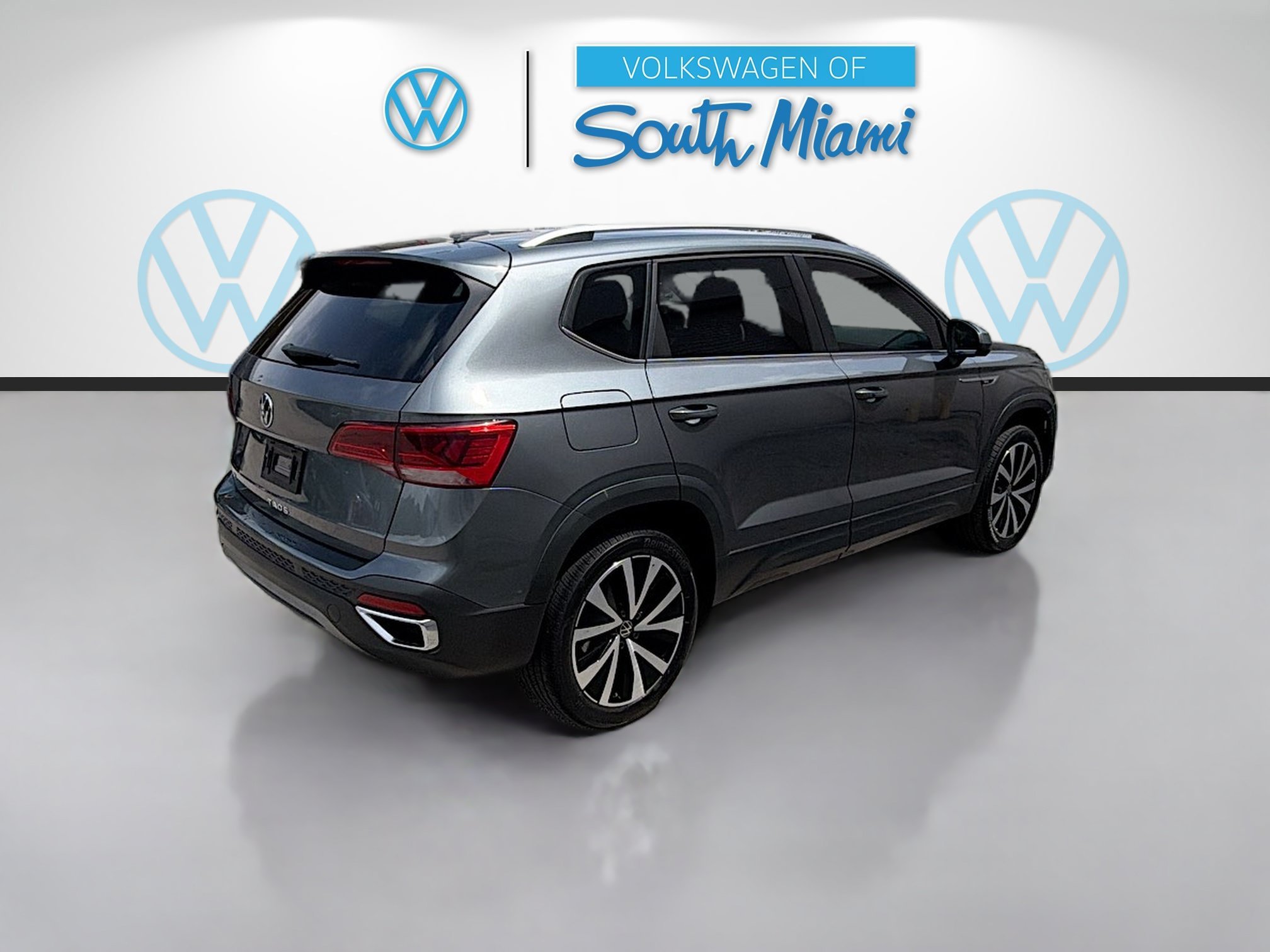 Certified Used 2023 Platinum Gray Metallic Volkswagen SE image 7