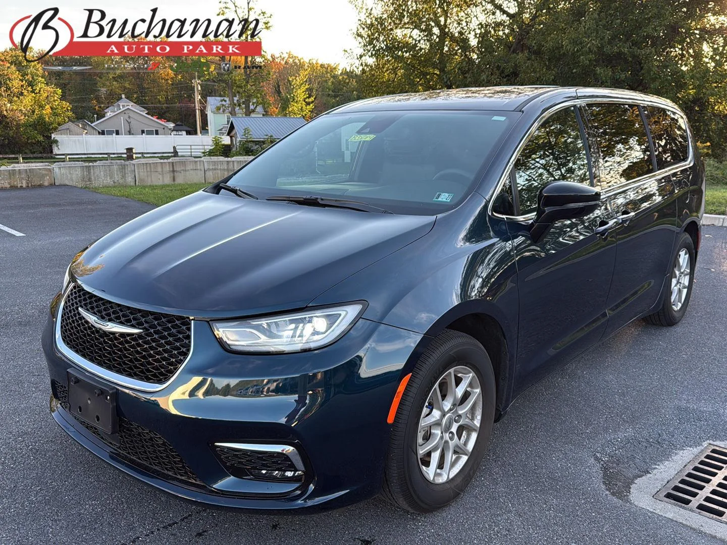 2025 Chrysler Pacifica Select