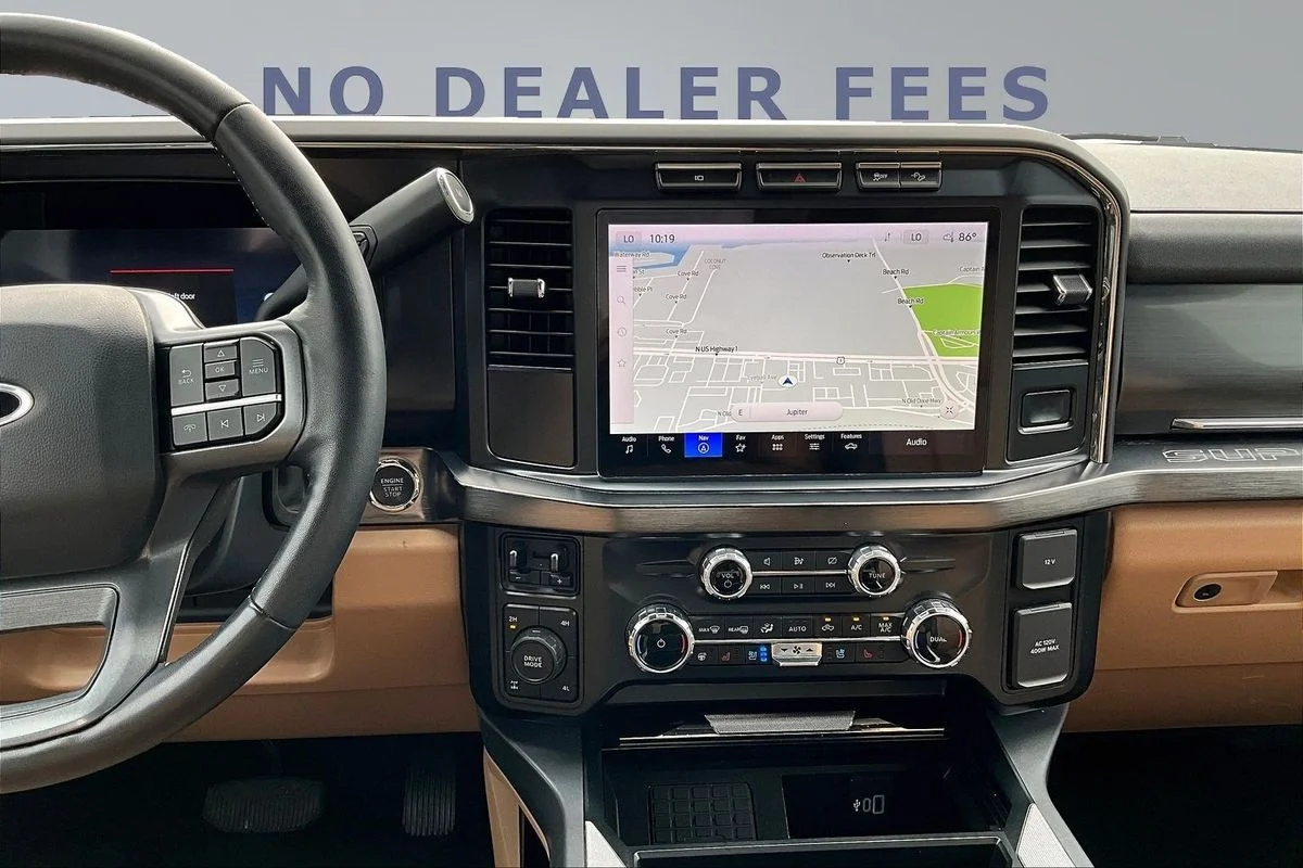 Used 2024  Ford LARIAT image 10