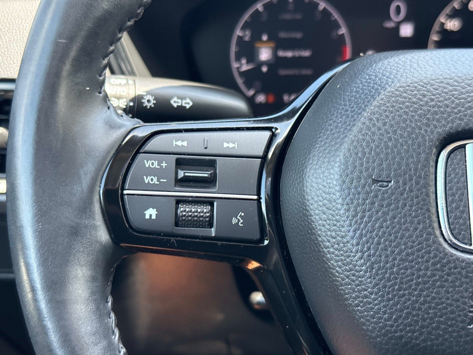 Used 2024 sparkle silver metallic Honda EX-L image 28
