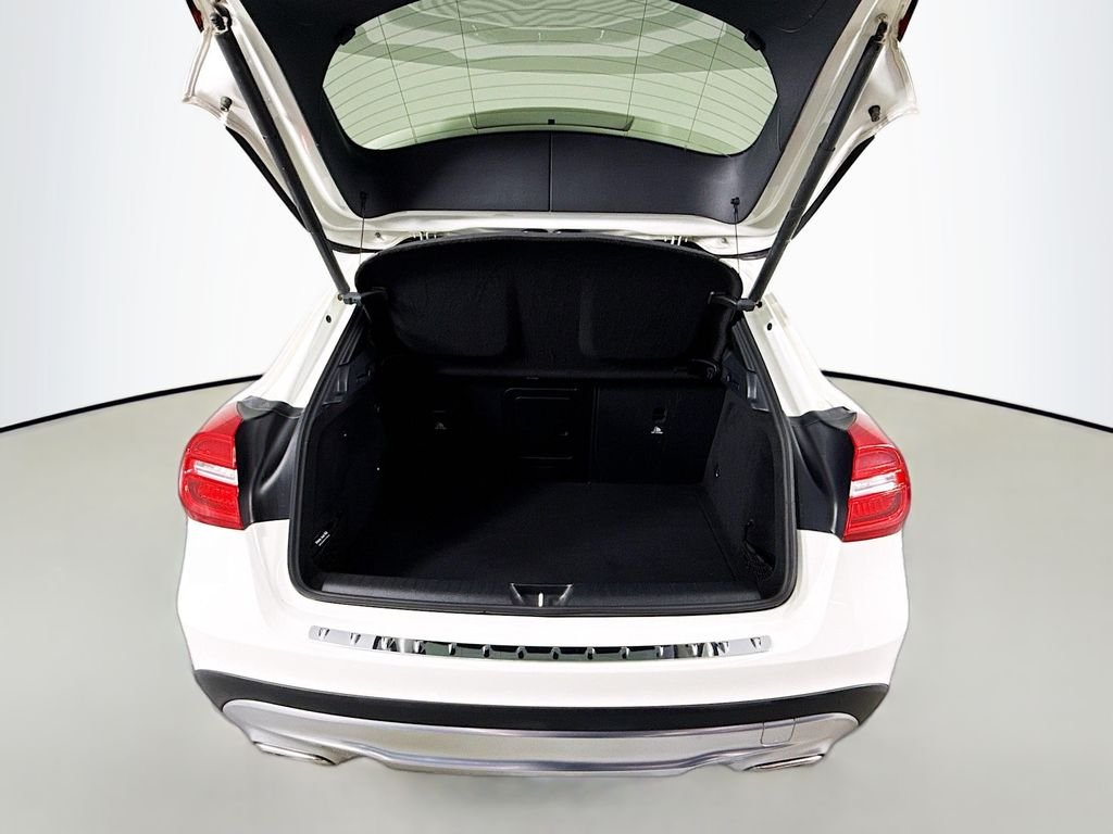 Used 2016 White Mercedes-Benz GLA 250 image 28
