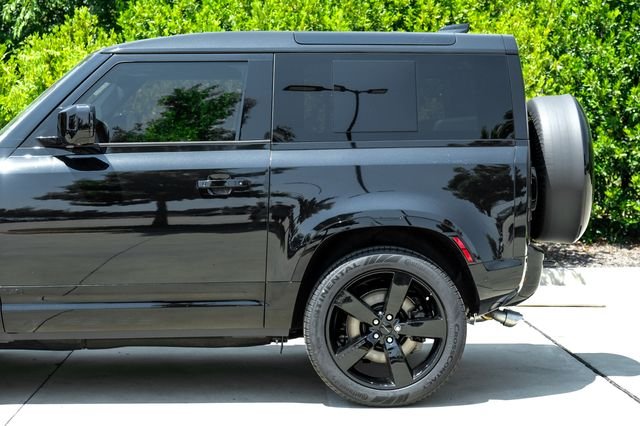 New 2026 Santorini Black Metallic Land Rover V8 image 18