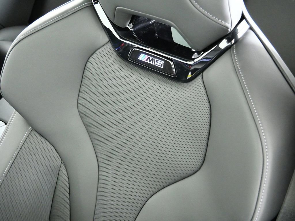 New 2026 Alpine White BMW Base image 39