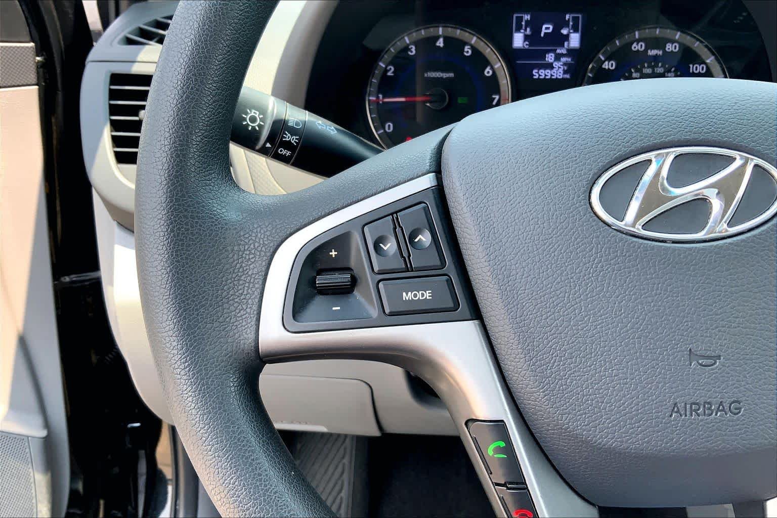 Used 2016 Ultra Black Pearl Hyundai SE image 22
