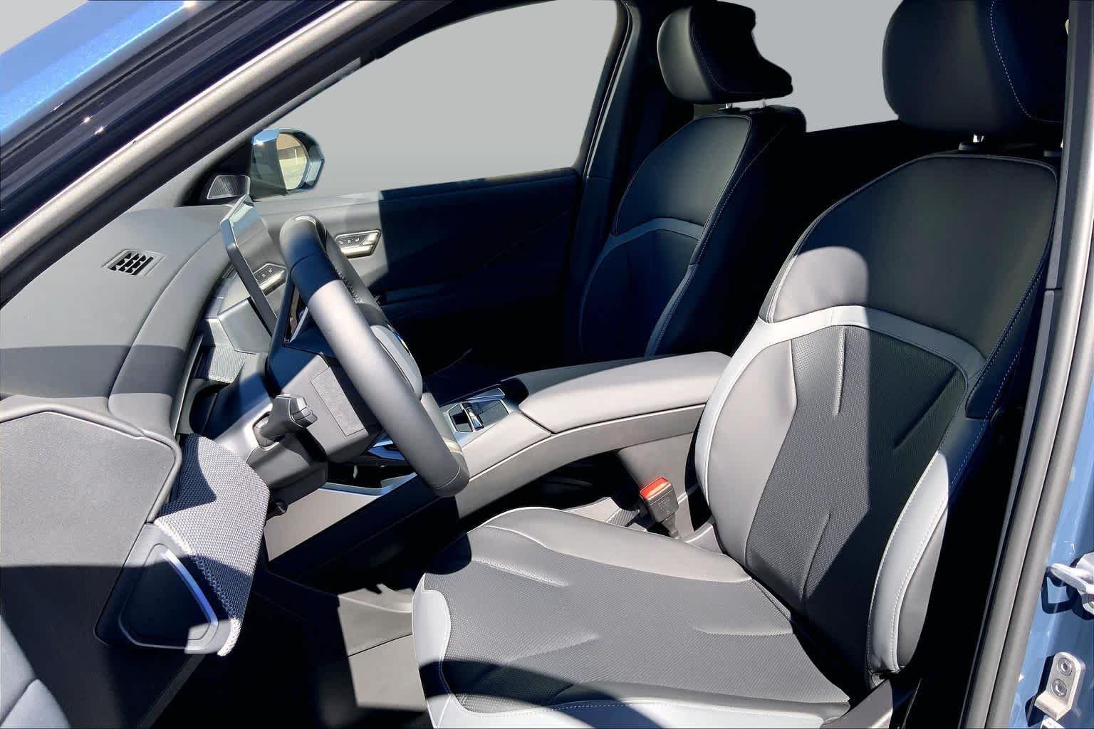 New 2027 Ocean Wave Blue Metallic BMW 50 xDrive image 9