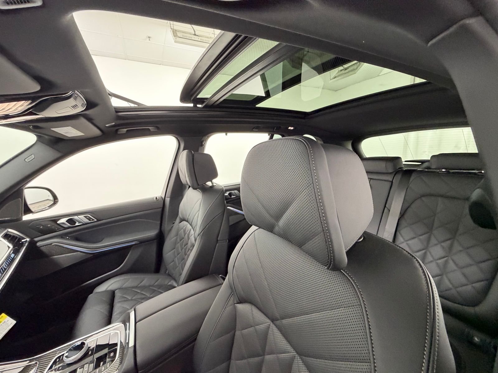 New 2026 Black Sapphire Metallic BMW M60i image 50