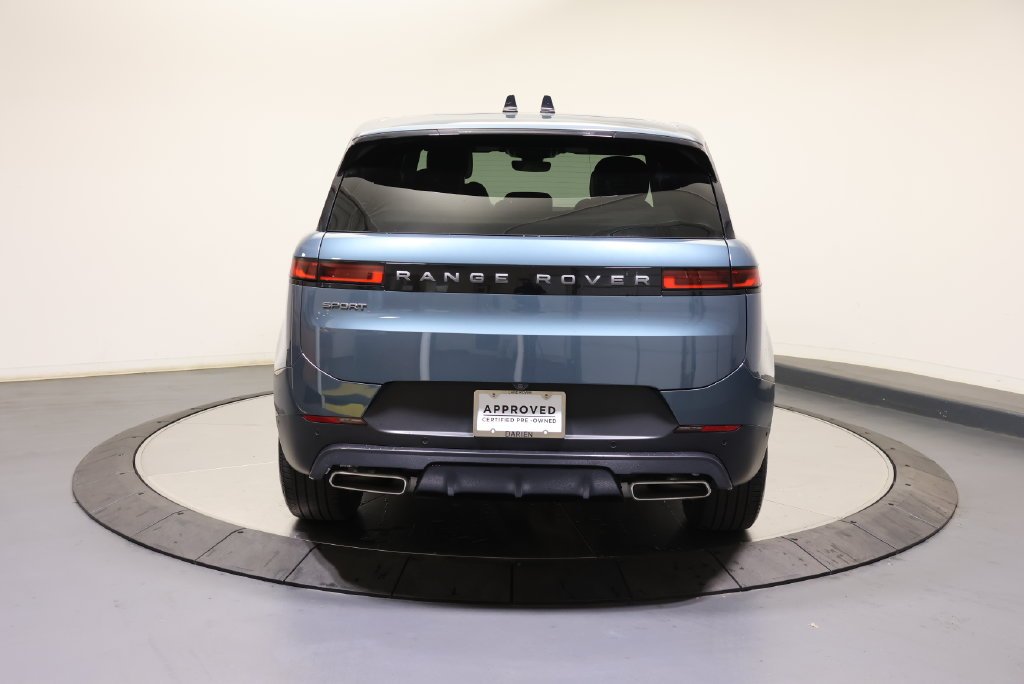 Used 2025 Giola Green Metallic Land Rover SE image 4