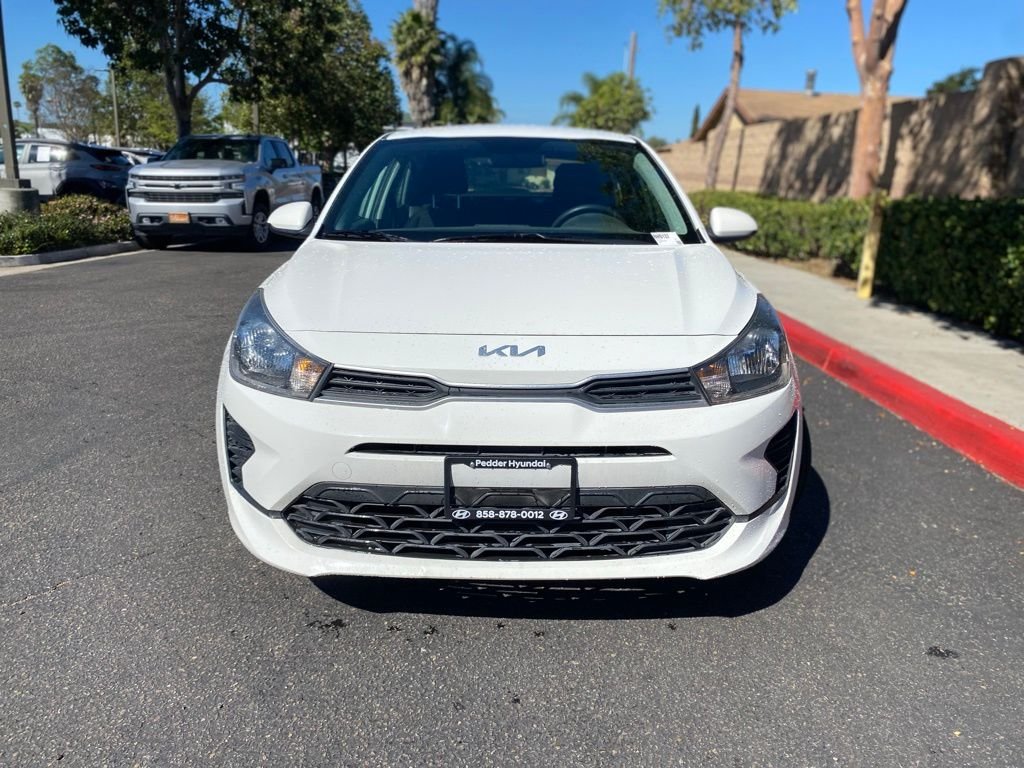 Used 2022 White Kia S image 2
