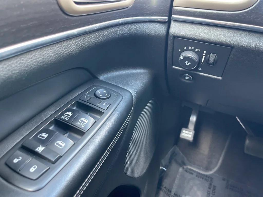 Used 2014 Black Jeep Limited image 25