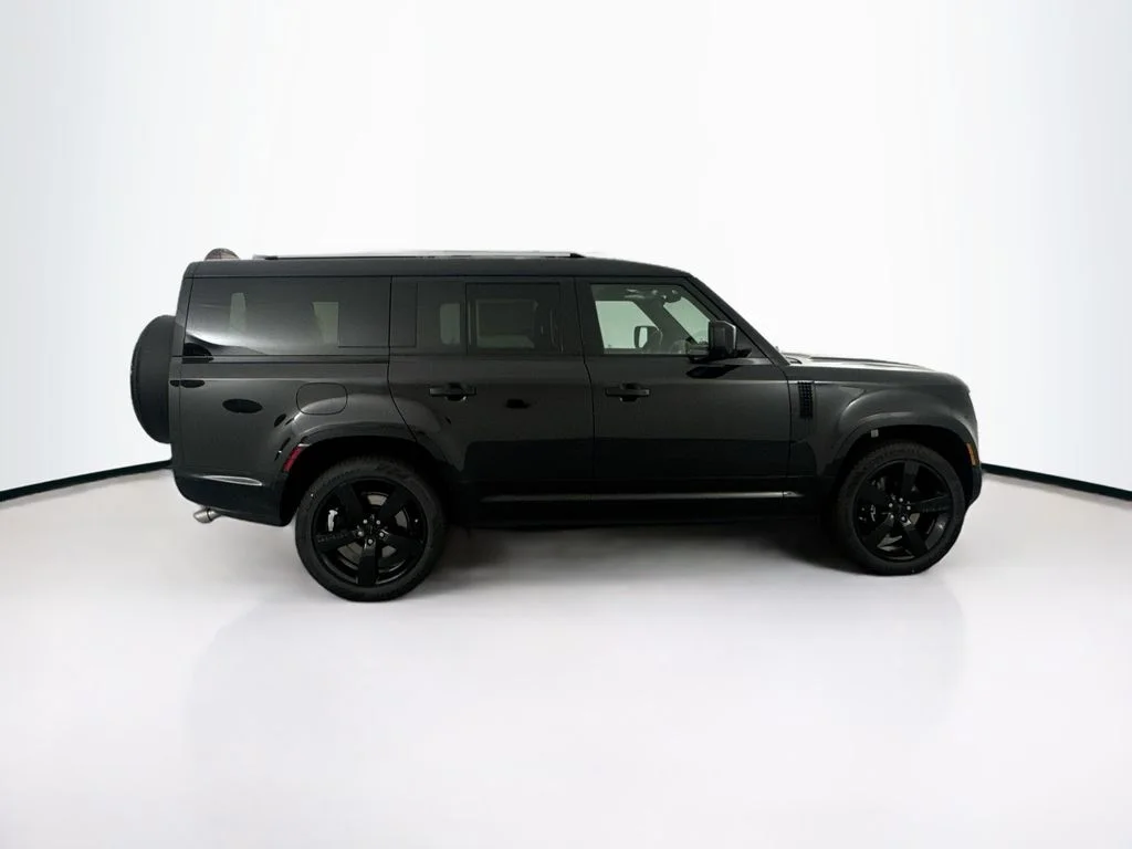 New 2026 Santorini Black Land Rover V8 image 4