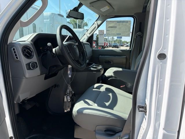 New 2027 Oxford White Ford E-350 SRW image 12