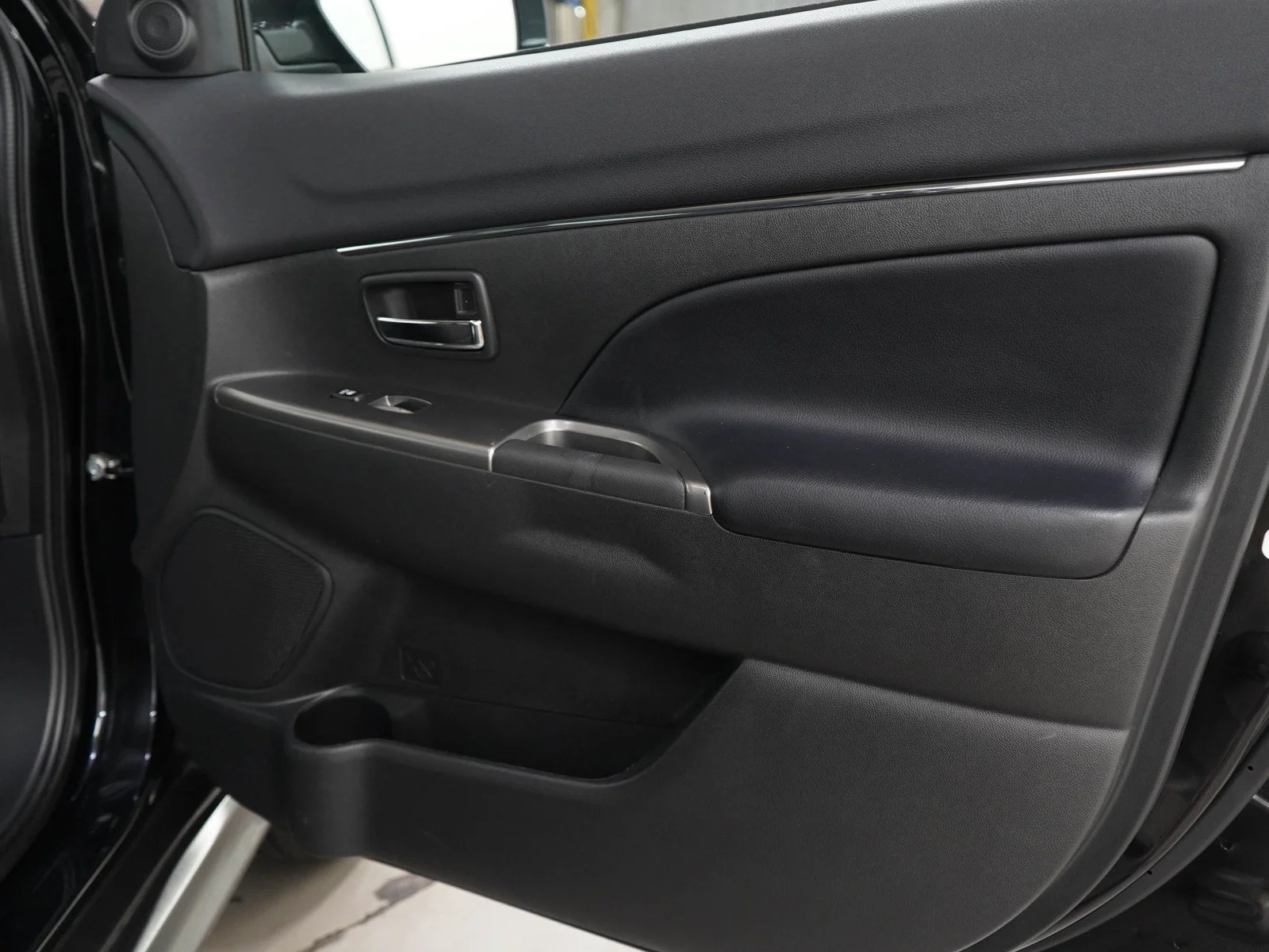 Used 2024 Black Mitsubishi SE image 9