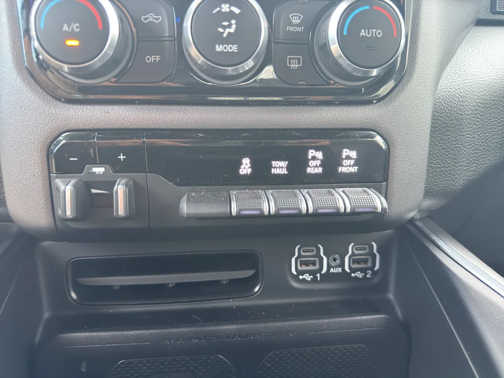 Used 2022 Granite Crystal Metallic Clearcoat Ram Laramie image 32