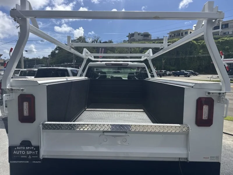 New 2025 Summit White GMC Pro image 5
