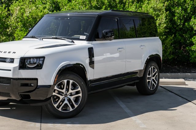 New 2026 Fuji White Land Rover X-Dynamic SE image 6
