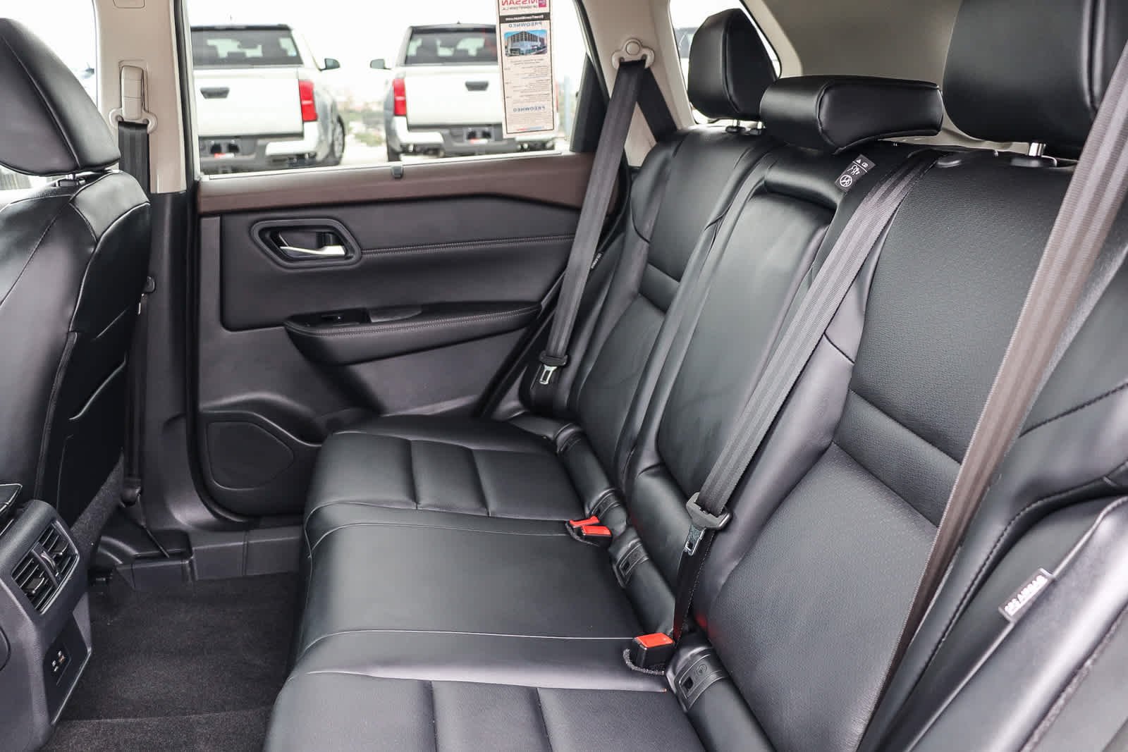 2023 Nissan Rogue SV - Photo 18