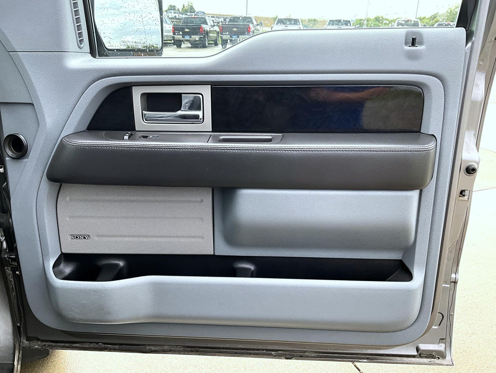 Used 2011 Gray Ford Platinum image 17