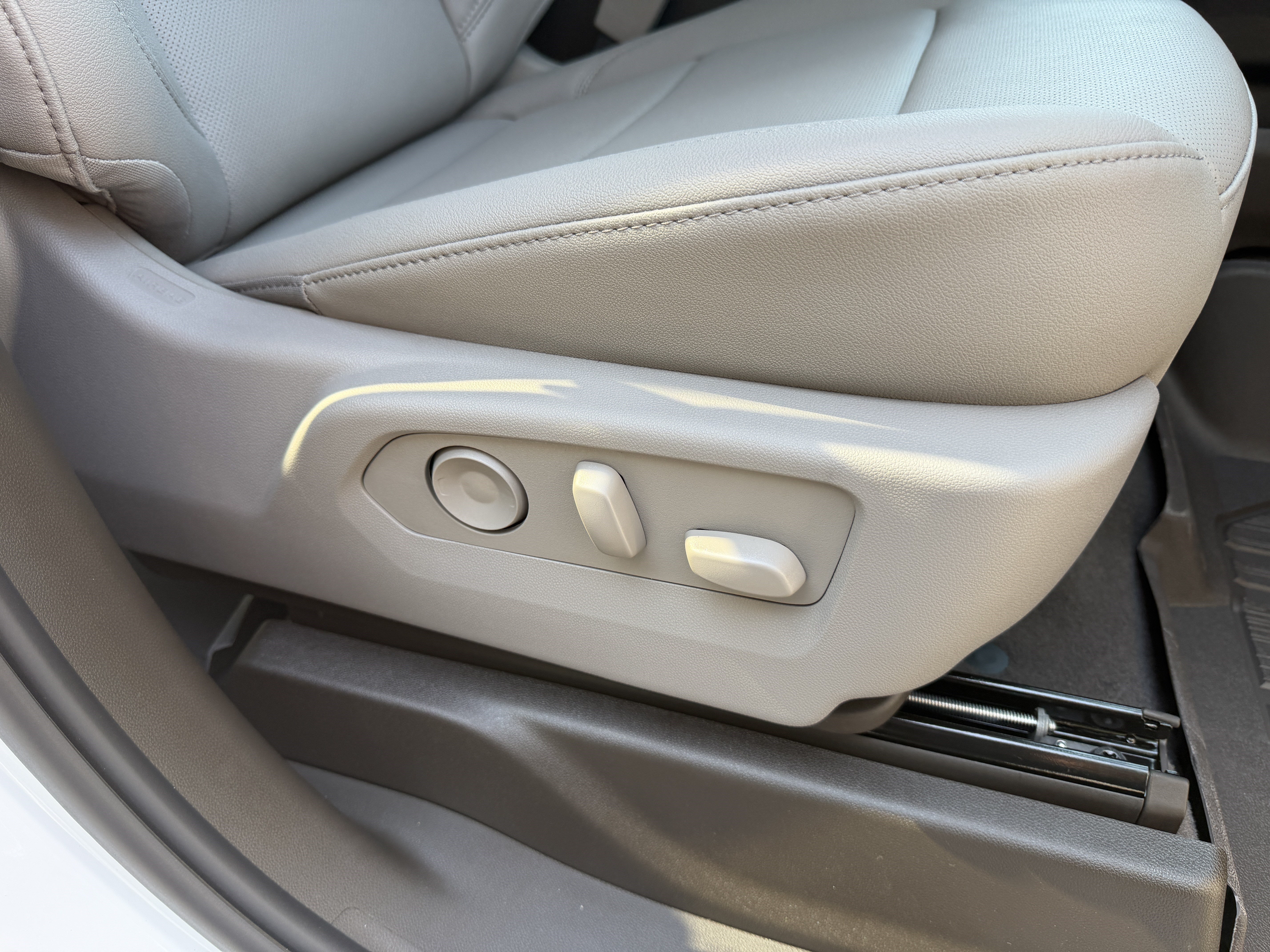 New 2026 Summit White GMC SLT image 22