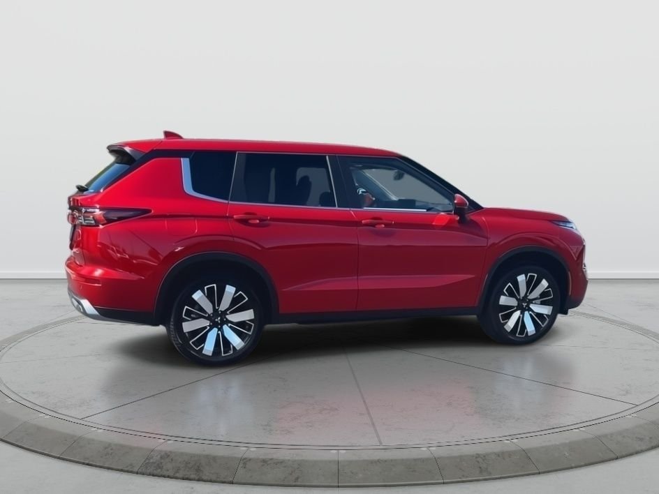 New 2026 RED DIAMOND Mitsubishi SE image 7