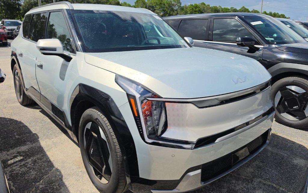 Used 2024 Kia EV9 Land with VIN KNDADFS53R6039986 for sale in Kansas City, KS