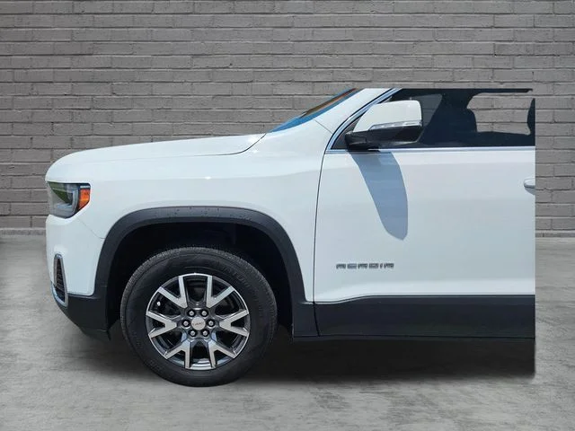 Used 2023 White GMC SLT image 27