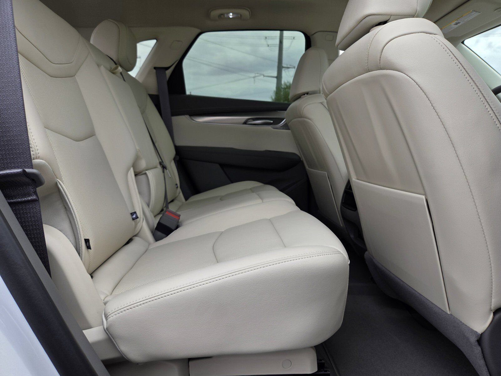 New 2026 Crystal White Tricoat Cadillac Premium Luxury image 15