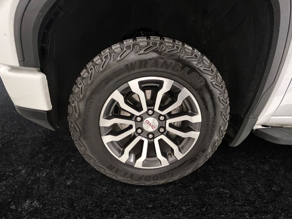 Used 2023 White GMC AT4 image 27