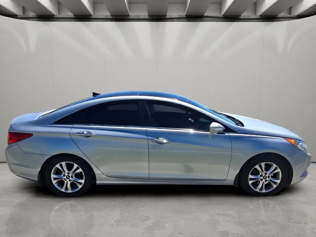 Used 2012 Radiant Silver Metallic Hyundai 2.4L Limited image 6